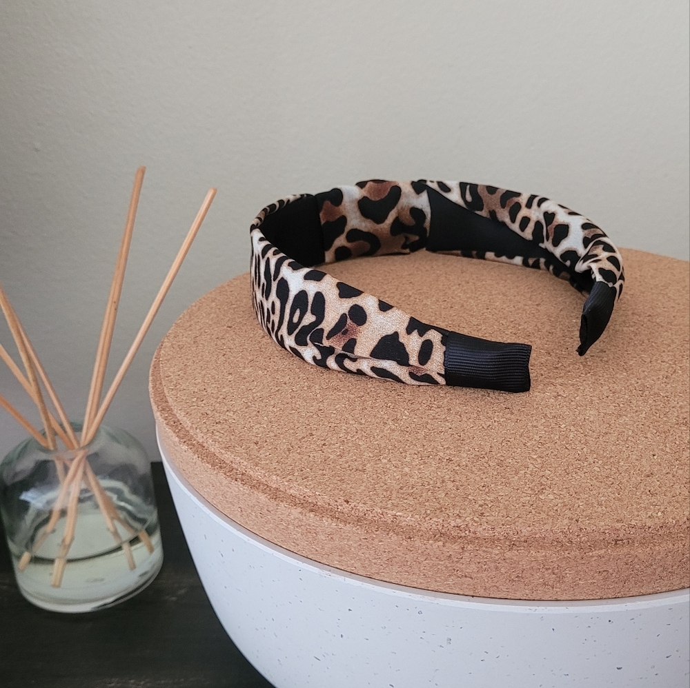 Satin wrapped knotted headband, leopard print - Picture 2 of 2